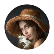 Angela M., 42, UK